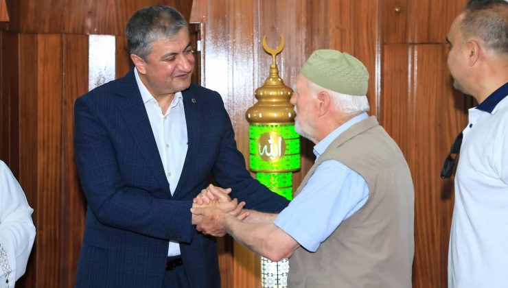 Adana Valisi Mustafa Yavuz vatandaşlar ile bayramlaştı