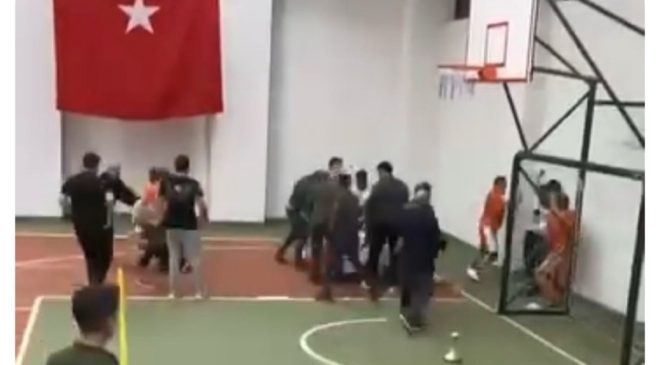 Aladağ’da voleybol maçında kavga çıktı