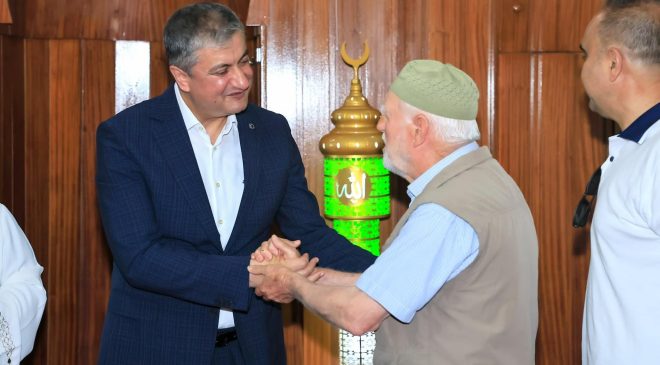 Adana Valisi Mustafa Yavuz vatandaşlar ile bayramlaştı