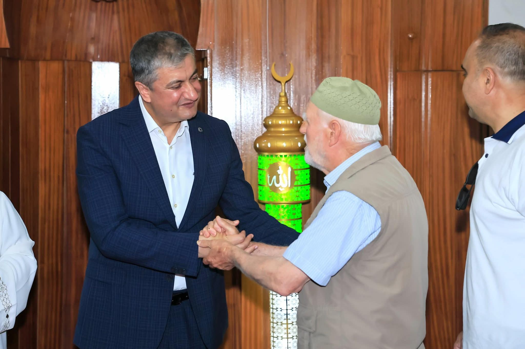 Adana Valisi Mustafa Yavuz vatandaşlar ile bayramlaştı