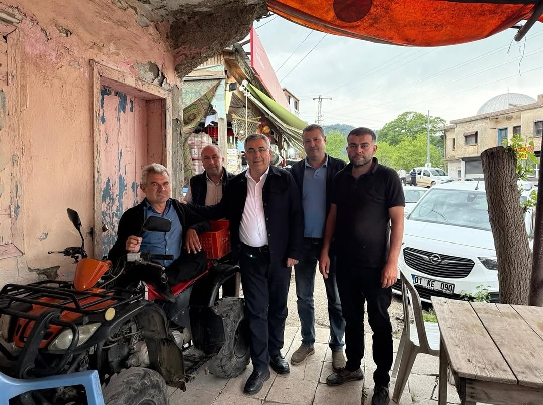 Ak Parti İlçe Başkanı Özen vatandaşlar ile bayramlaştı