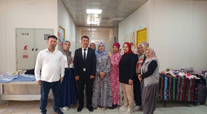 Ali Araz Aladağ Halk Eğitim’in Düzenlediği Yıl Sonu Geleneksel Sergisi’ne Katıldı