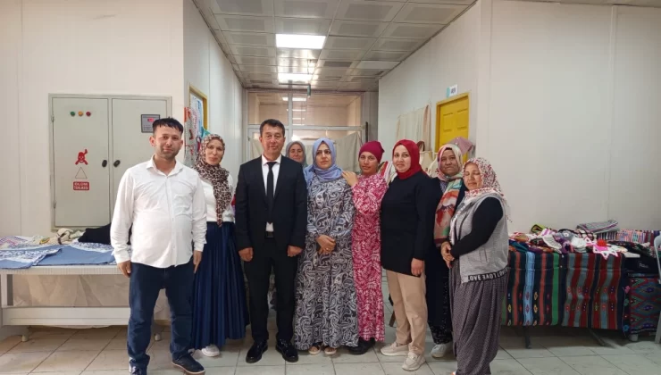 Ali Araz Aladağ Halk Eğitim’in Düzenlediği Yıl Sonu Geleneksel Sergisi’ne Katıldı