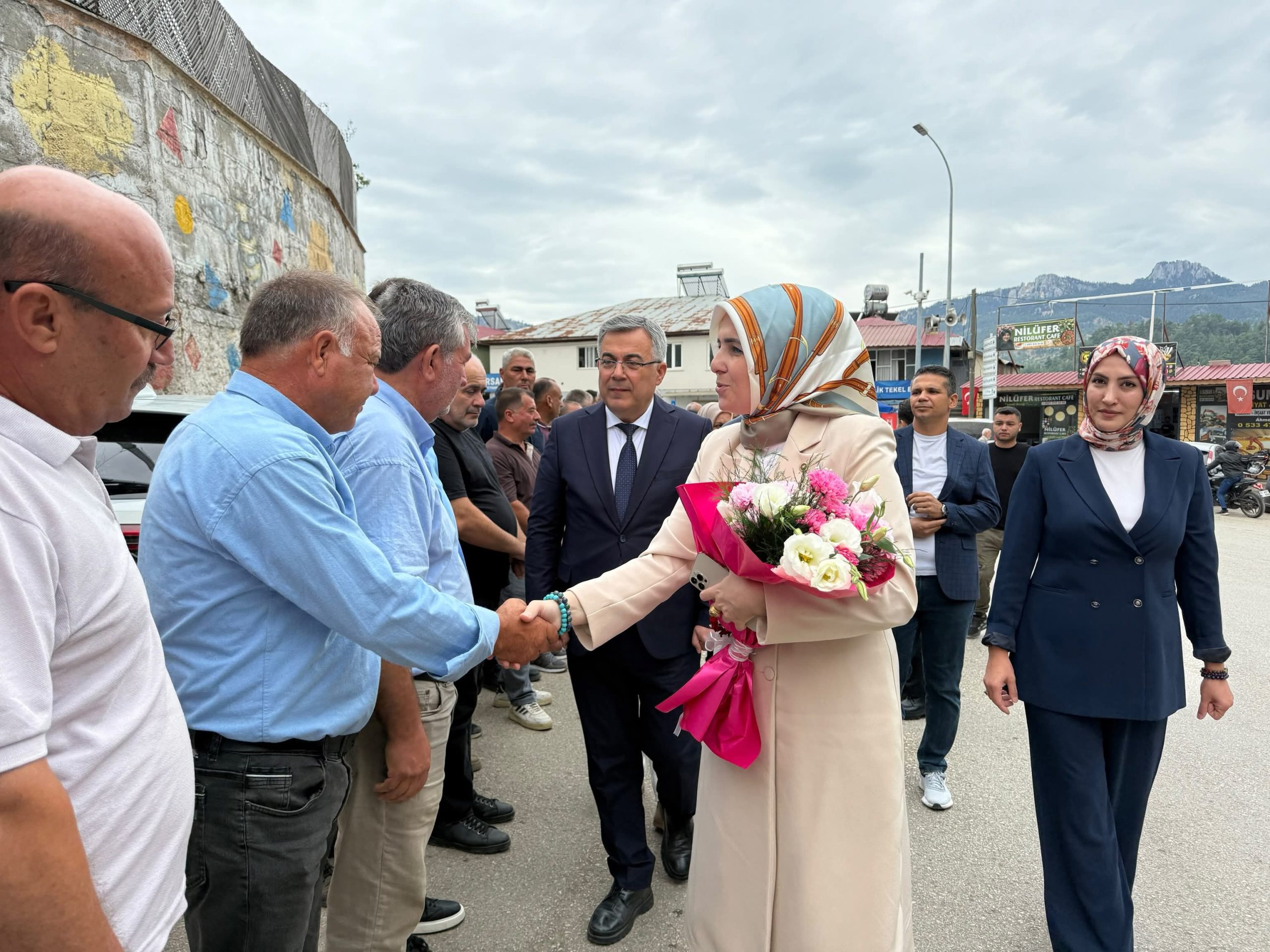 Ak Parti İstanbul Milletvekili Büşra Peker İlçemizi Ziyaret Etti